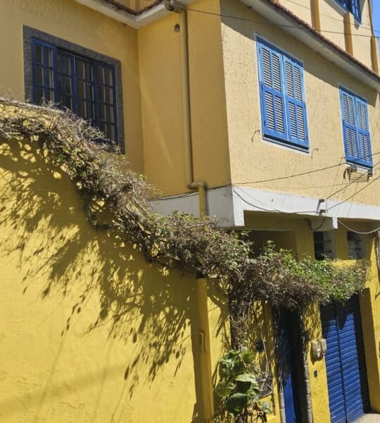 Duas casas excelente opção para morar e investir!
